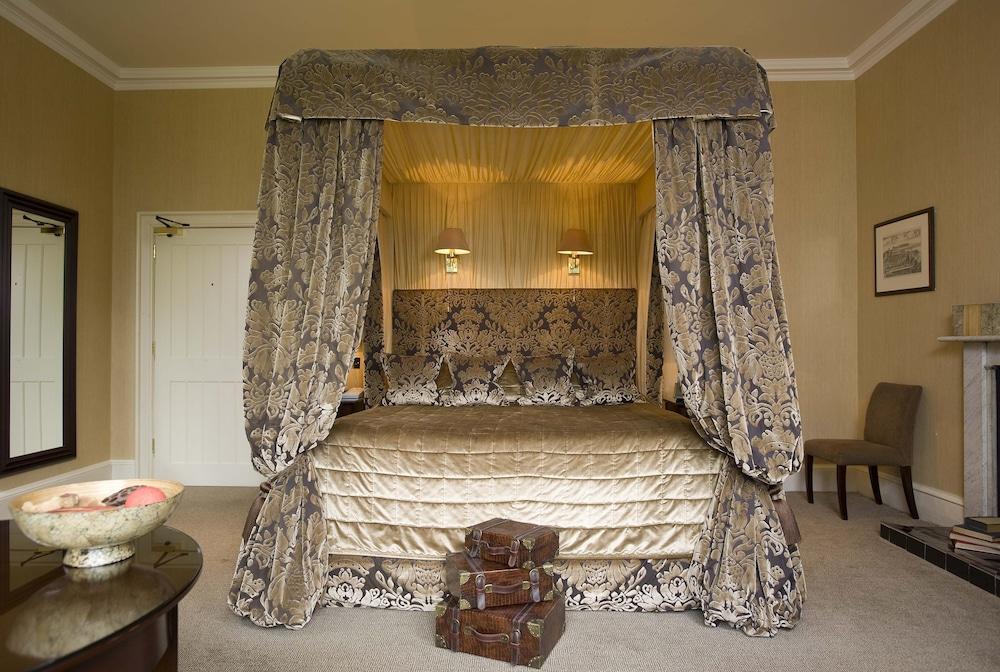 Mar Hall Golf & Spa Resort Bishopton  Buitenkant foto A four-poster bed