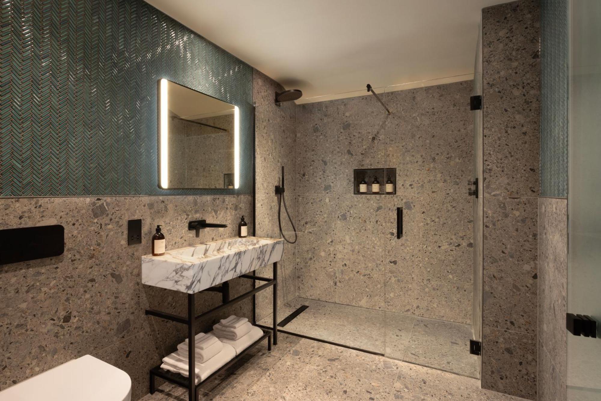 Mar Hall Golf & Spa Resort Bishopton  Buitenkant foto A walk-in shower