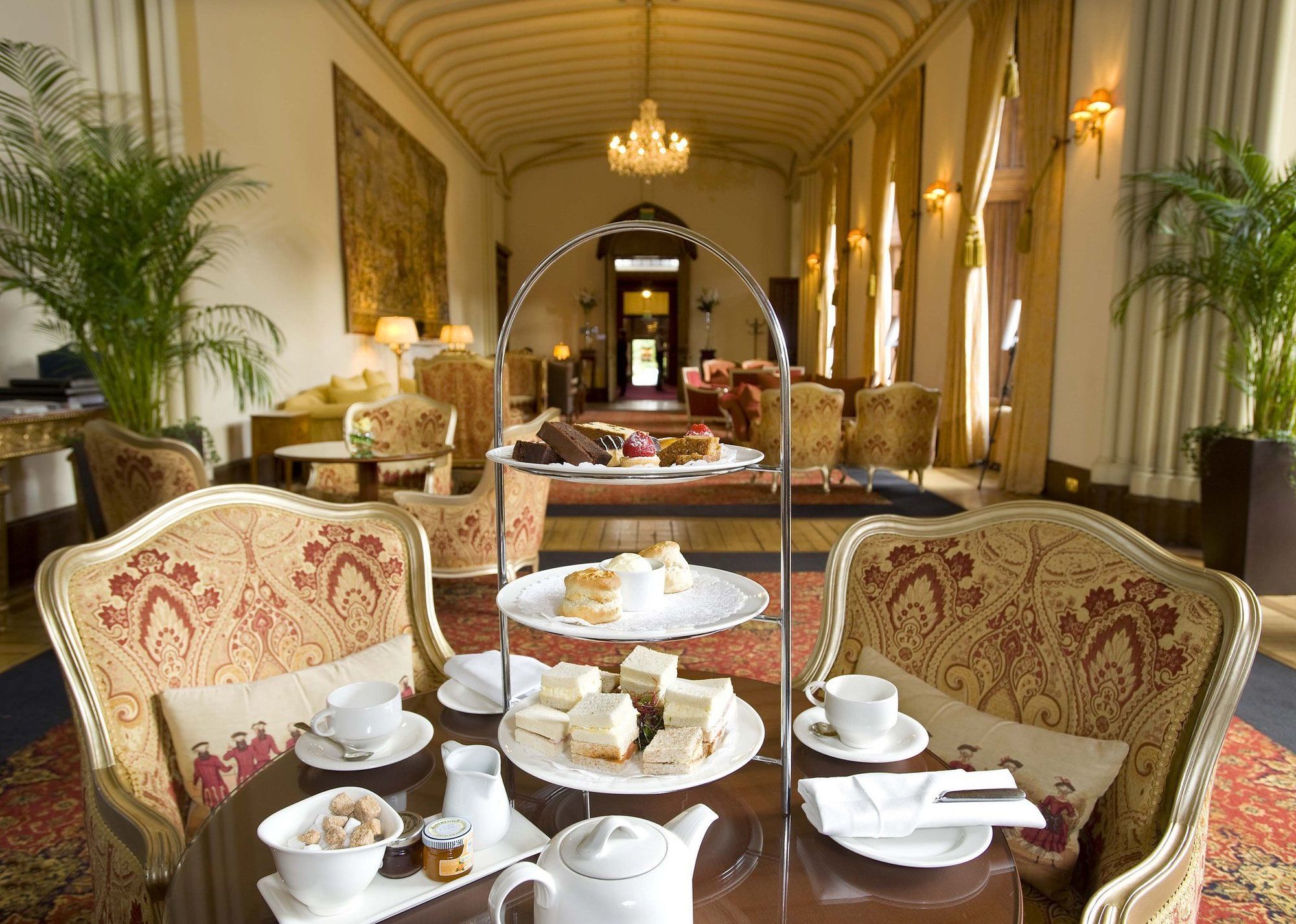 Mar Hall Golf & Spa Resort Bishopton  Restaurant foto Afternoon tea at the Taj Mahal Palace Hotel, Mumbai, India